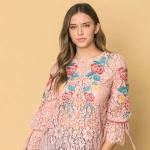 Women’s CHAMPAGNE & STRAWBERRY Floral Lace Body Embroidered Floral Top Size S